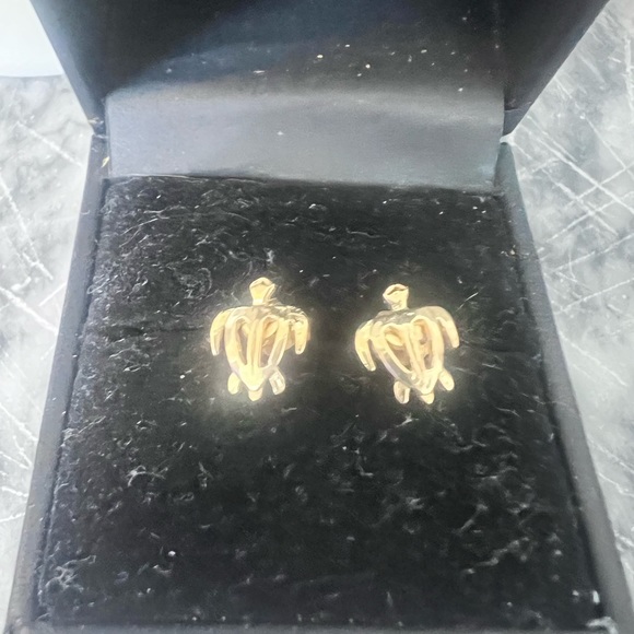🎁14K GOLD TURTLE EARRINGS 🎁FOR A WOMAN OR A CHID🎁NEVER USED🎁 - Picture 3 of 9